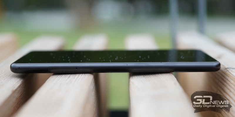  Xiaomi Mi MIX 2, левая грань: слот для SIM-карт 