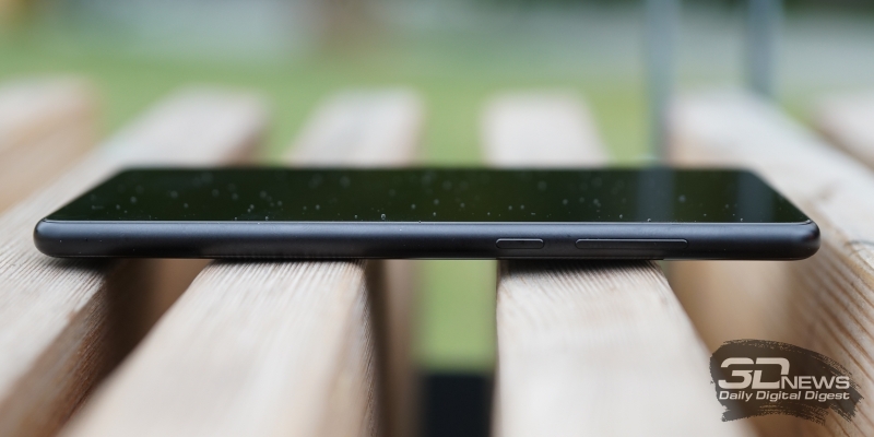  Xiaomi Mi MIX 2, правая грань: клавиши включения и регулировки громкости/спуска затвора фотокамеры 