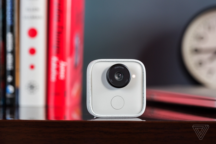 Google Clips — компактная 12-Мп камера, которая фотографирует сама"