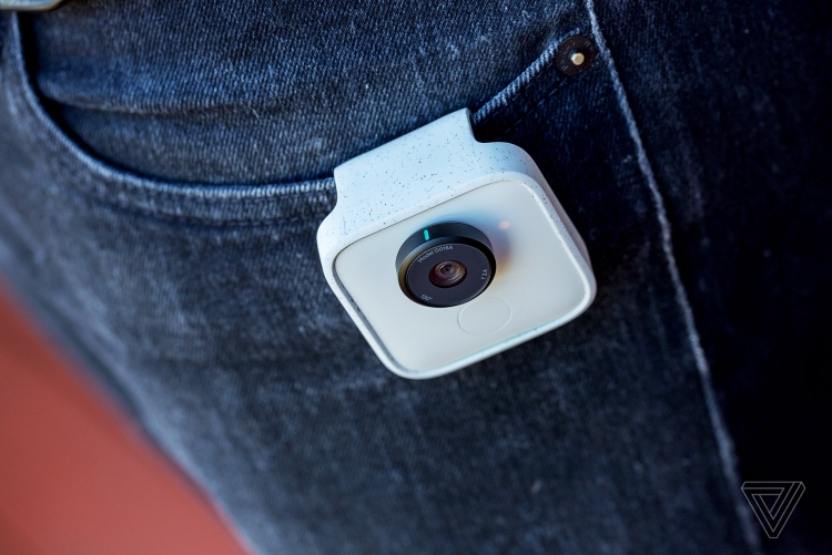 Google Clips — компактная 12-Мп камера, которая фотографирует сама"