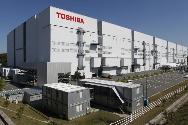 Toshiba решила закупить оборудование для нового завода на год раньше