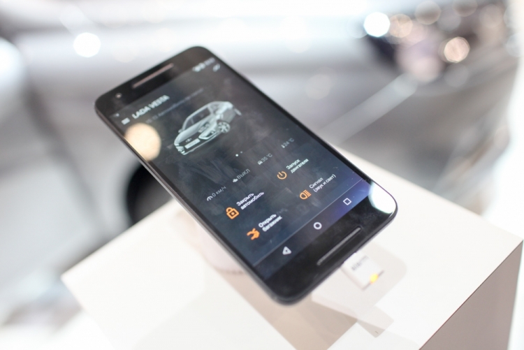Lada Granta получит систему управления со смартфона в 2018 году"