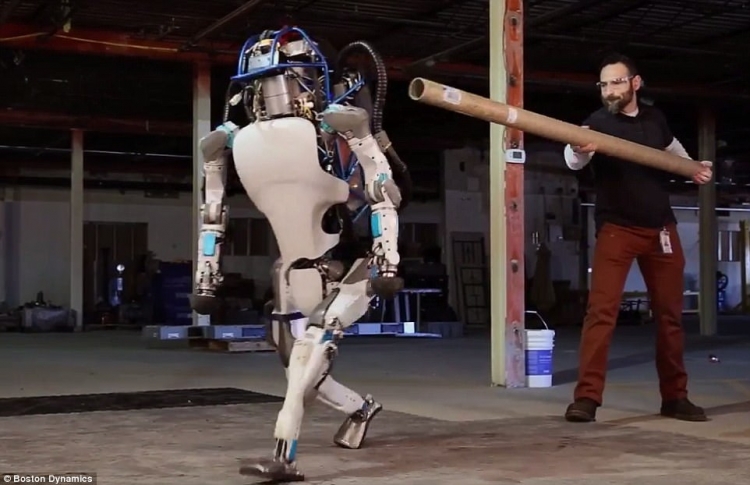 Видео дня: робот Boston Dynamics Atlas делает обратное сальто"