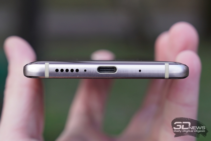  Huawei Mate 10 Pro, нижняя грань: порт USB Type-C, динамик и микрофон 