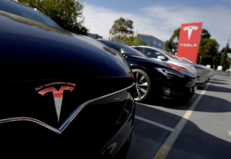 Германия отказалась субсидировать покупку электромобилей Tesla