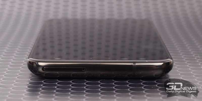  Blackview S8, верхняя грань: гибридный слот для карты памяти и SIM-карт 