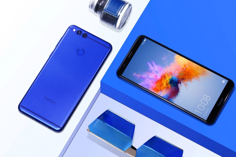 Huawei представила безрамочный смартфон Honor View 10 и начала продажи Honor 7X