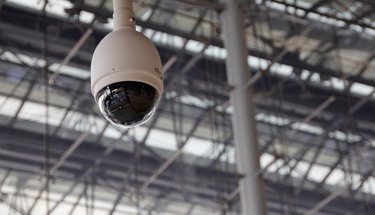 Торговые центры Москвы получили видеокамеры с системой распознавания лиц"