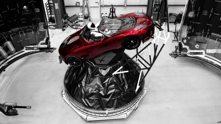 Spaceman в Tesla Roadster
