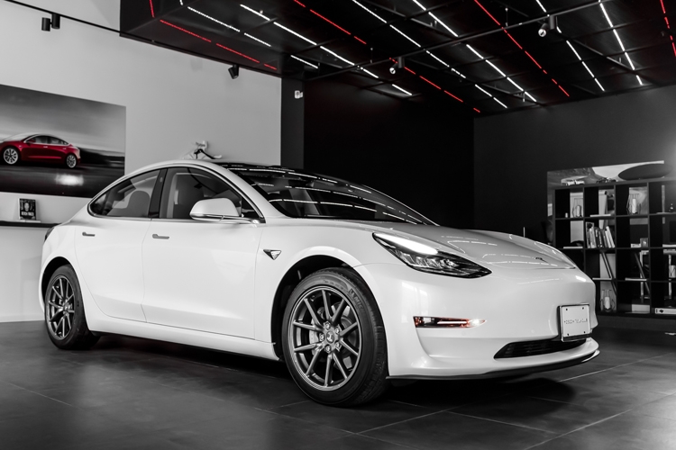 В Москве состоялась презентация «народного» электромобиля Tesla Model 3"