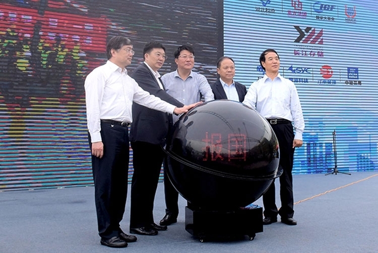 Завершение начального этапа строительства первого завода Tsinghua Unigroup для выпуска памяти (лето 2017 года) 