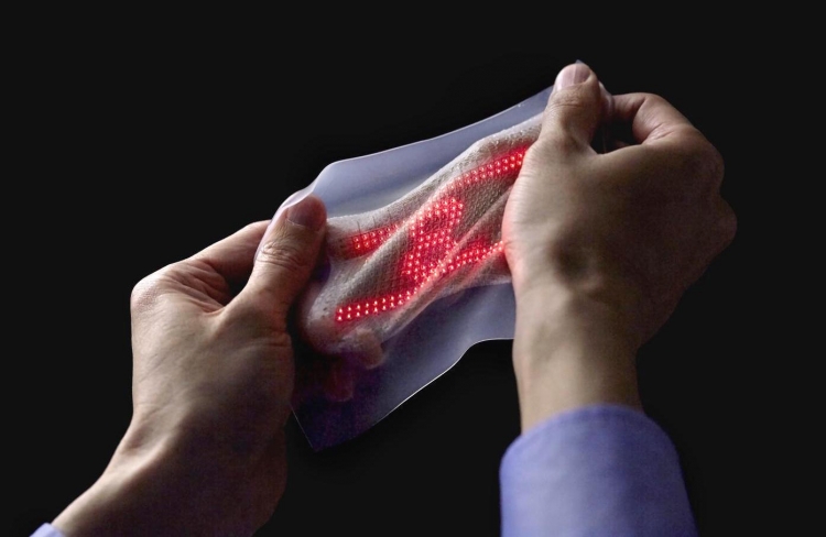 Японские учёные продемонстрировали электронную кожу с LED-индикацией"