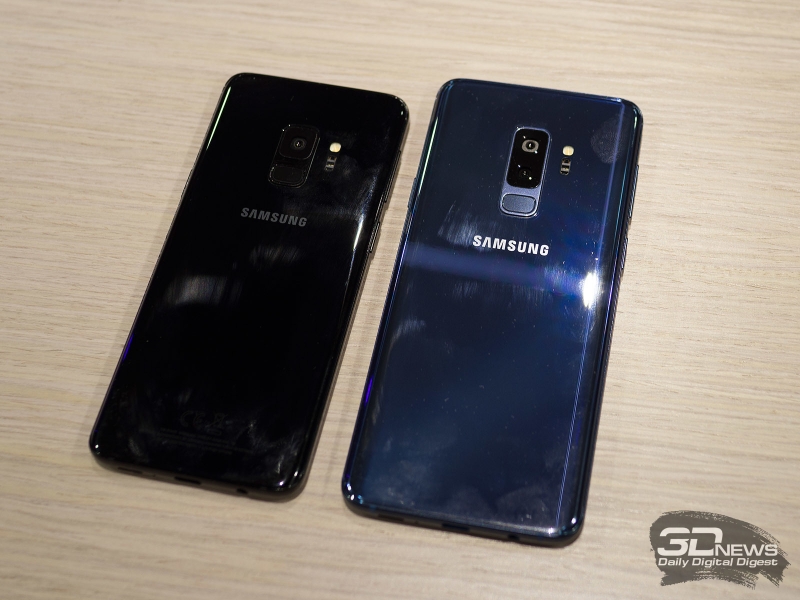 Samsung Galaxy S9 (слева) и S9+ на выставке MWC 2018 