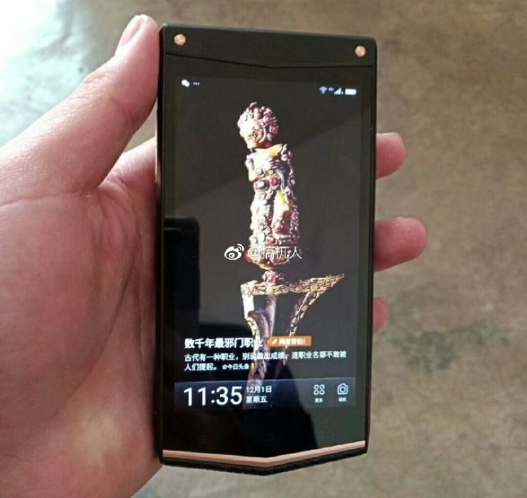 Прототип «смартфона-раскладушки» Gionee W919 попал в объектив инсайдеров"