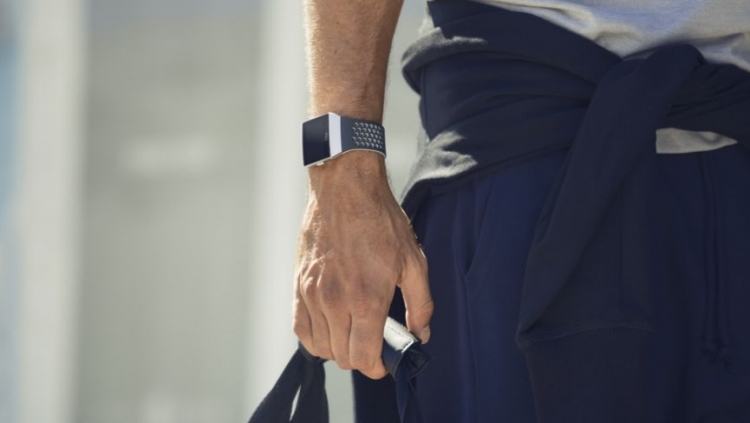 Fitbit представила смарт-часы Ionic: Adidas"