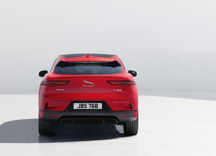 Электрокроссовер Jaguar I-PACE: ударим автопробегом по позициям Model X"