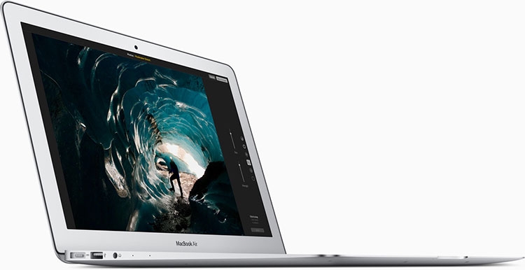 Apple может выпустить весной недорогой MacBook Air"