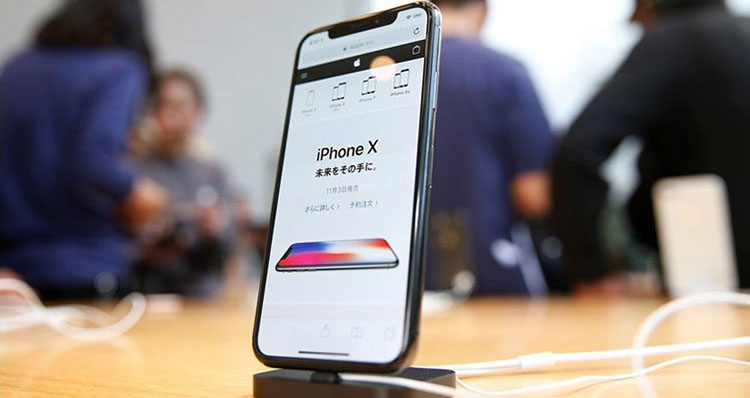 Опрос показал, почему пользователи Apple не хотят переходить на iPhone X"