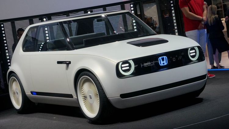 Электрокар в ретро-стиле Honda Urban EV поступит в продажу в 2019 году"