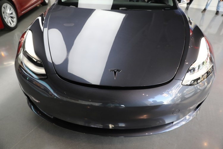 Tesla останавливала производство Model 3 в феврале"