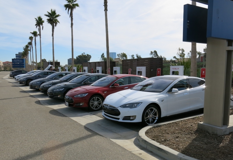 Зарядка на станциях Tesla Supercharger в США стала ощутимо дороже"