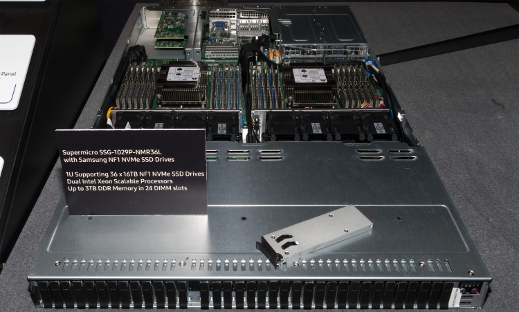 Сервер Supermicro SSG-1029P-NMR36L c 36 NF1-накопителями Samsung PM983. Фото AnandTech