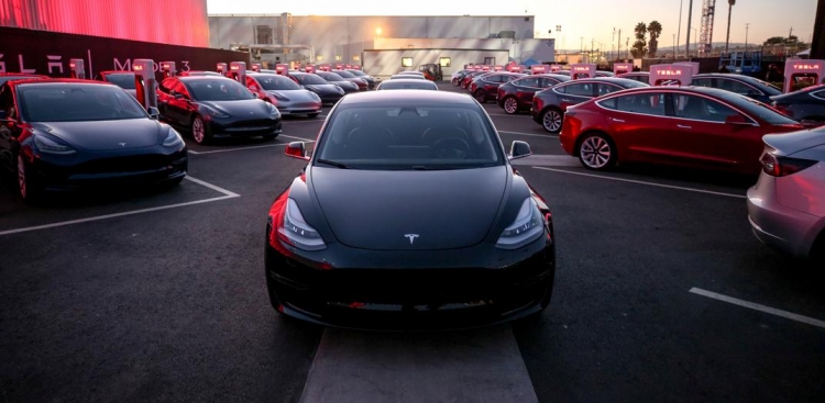Кнопки на руле Tesla Model 3 теперь могут использоваться для контроля за автопилотом"