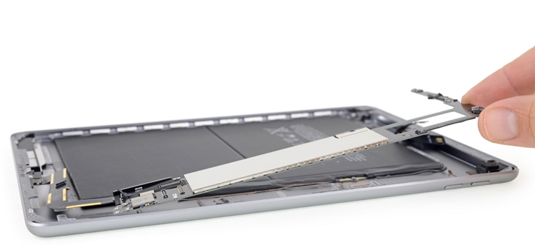 iFixit: новый планшет Apple iPad ремонту не подлежит"