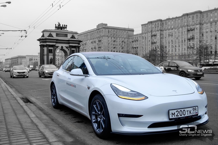 Двухмоторный электромобиль Tesla Model 3 выйдет летом"