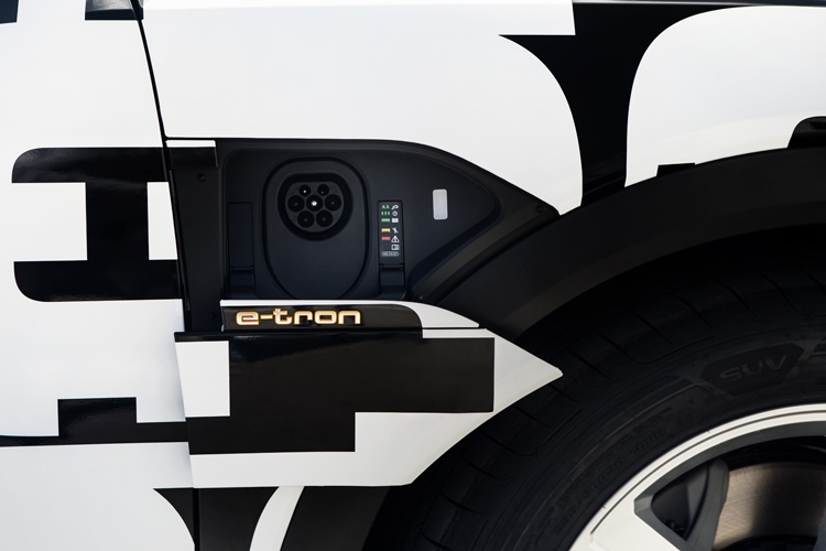 Прототип электрокара Audi e-tron предстал в клетке Фарадея"
