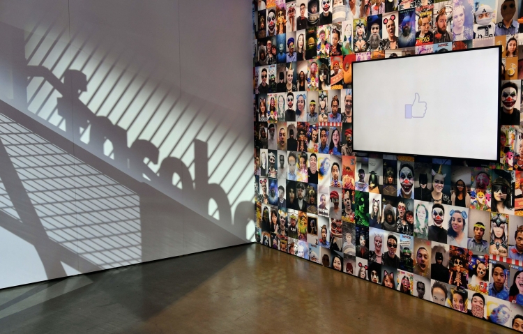 Facebook расширяет ИИ-усилия, открывая центры в Сиэтле и Питтсбурге"