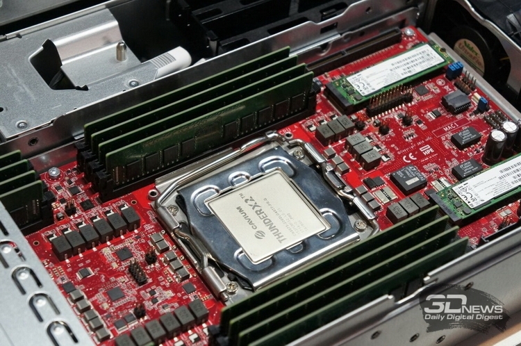 Процессоры ThunderX2 используют свой разъём и имеют 8 каналов DDR4
