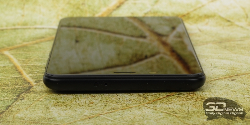 Xiaomi Redmi Note 5, верхняя грань: ИК-порт и микрофон 