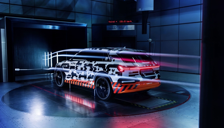 Электрокар Audi e-tron получит виртуальные зеркала заднего вида"