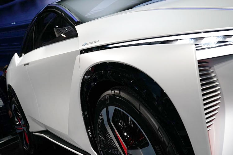 Концепт электрического полностью автономного кроссовера Nissan IMx с дальностью езды более 600 км
