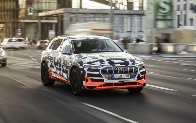Audi отложила запуск электрического кроссовера e-tron из-за ареста исполнительного директора"