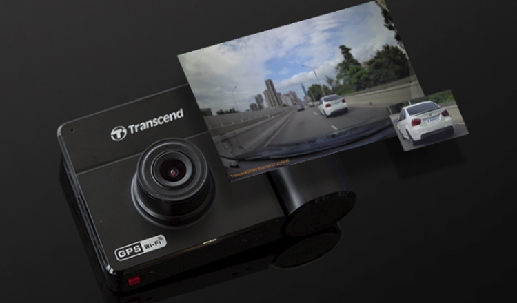Автомобильный видеорегистратор Transcend DrivePro 550 снабжён двумя объективами"