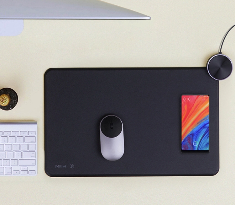 Xiaomi Mi Smart Mouse Pad: коврик для мыши с функцией беспроводной зарядки"