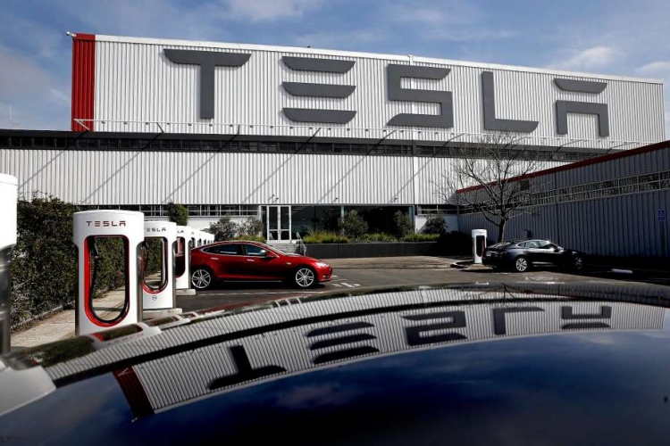 На заводе Tesla в Фримонте открыли третье расследование"