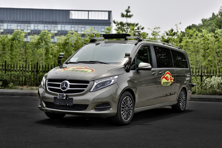 Самоуправляемые автомобили Mercedes-Benz выедут на дороги Пекина"