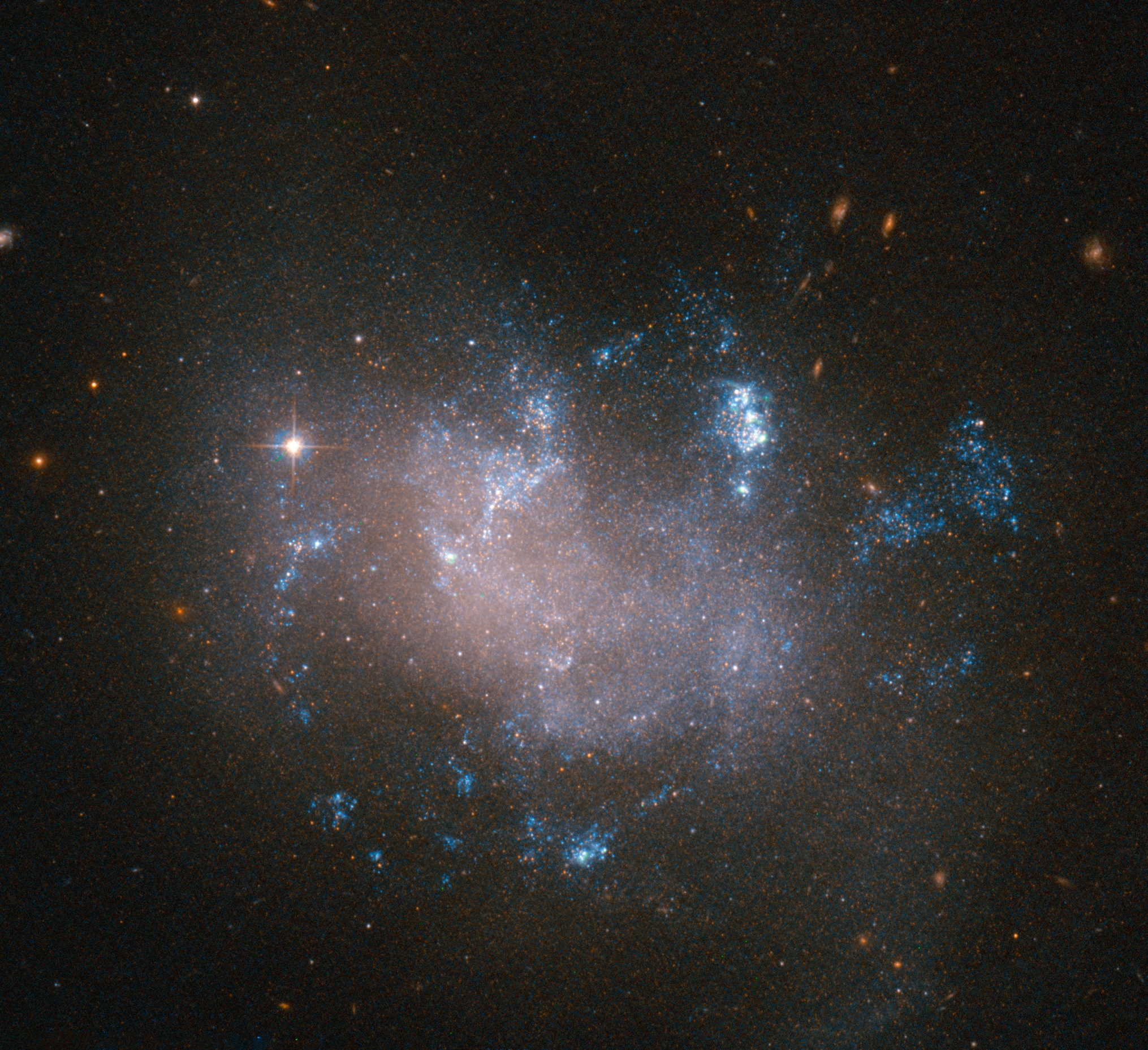 Плотно звезды. Оптический телескоп Хаббл Млечный путь. Пегас (карликовая неправильная Галактика). Карликовая Галактика ХАБЛ. Сверхновая в галактике.