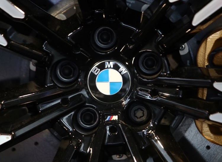 BMW, Daimler, телекоммуникационные компании просят Еврокомиссию поддержать технологию C-V2X"