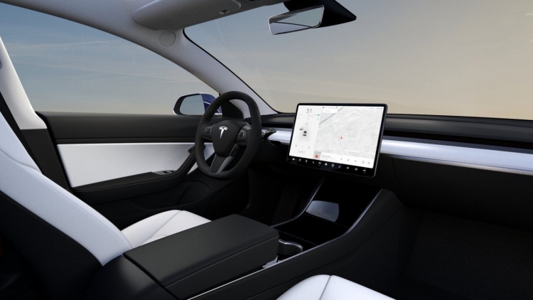 Tesla предложила белый вариант салона для всех полноприводных Model 3"
