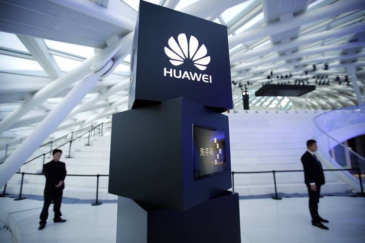 Huawei может опередить Samsung с выпуском гибкого смартфона"