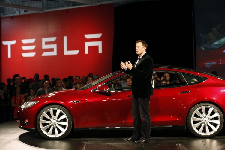 Илон Маск намерен сделать Tesla частной компанией стоимостью $82 млрд"