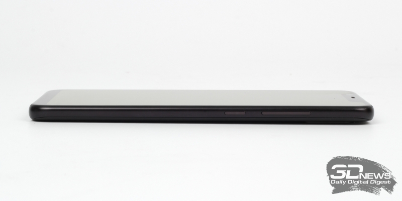  Xiaomi Mi 8, правая грань: клавиши включения и регулировки громкости/спуска затвора камеры 