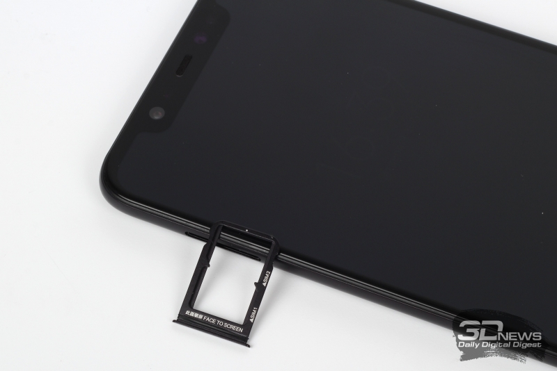  Xiaomi Mi 8, слот для двух nano-SIM 