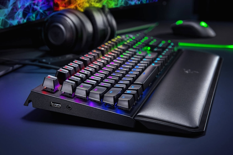 Razer BlackWidow Elite: механическая клавиатура с подсветкой Chroma"
