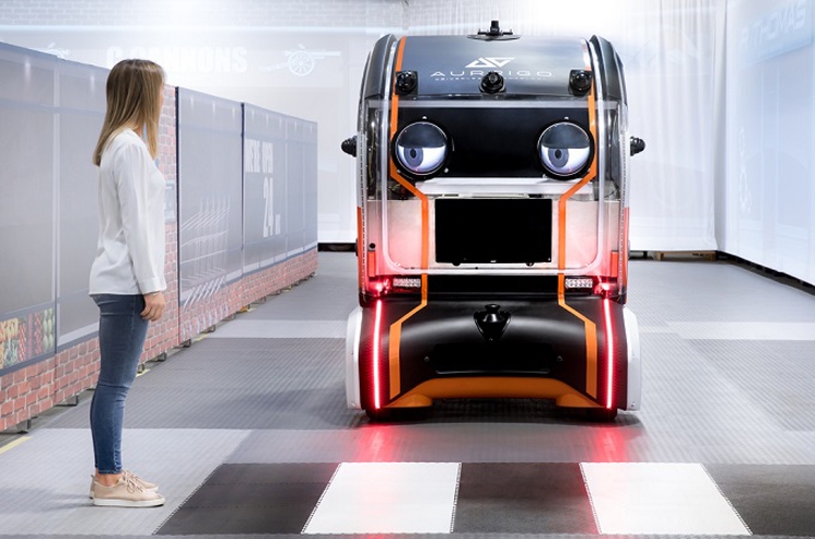 «Виртуальные глаза» Jaguar Land Rover позволят робомобилям взаимодействовать с пешеходами"