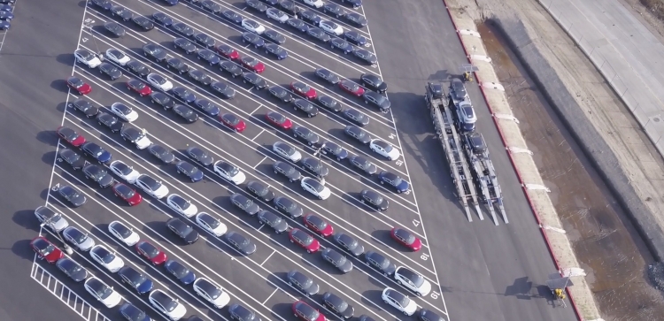 Tesla начала предлагать зарезервировавшим Model 3 поставку на условиях «первый пришёл, первого обслужили»"